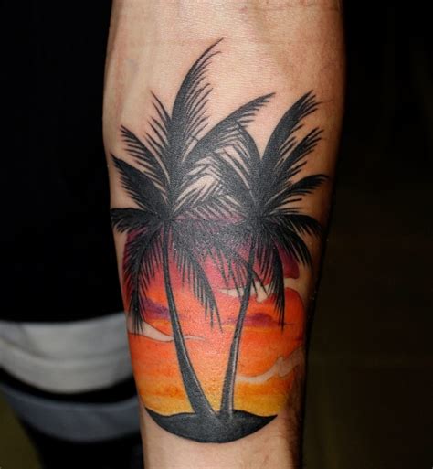 playa tatuajes de palmeras|Tatuajes de palmeras: Significado y mejores diseños